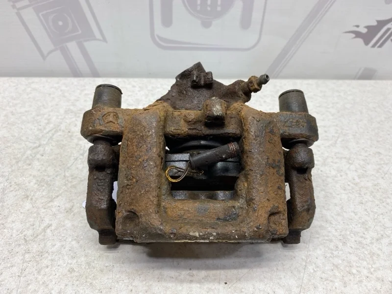 Тормозной суппорт задний правый Mercedes-benz 2009 W204