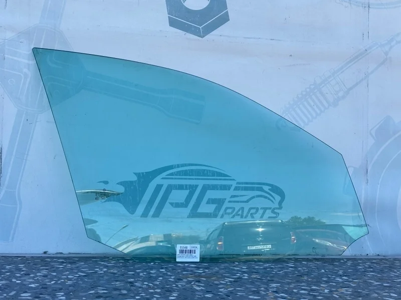 Стекло передней правой двери Mercedes-benz 2009 W204