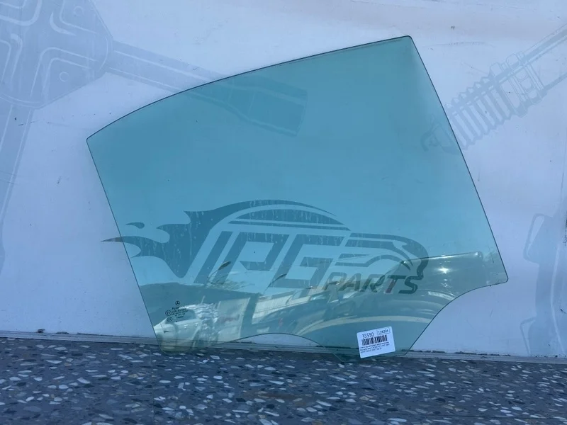 Стекло задней правой двери опускное Mercedes-benz 2009 W204