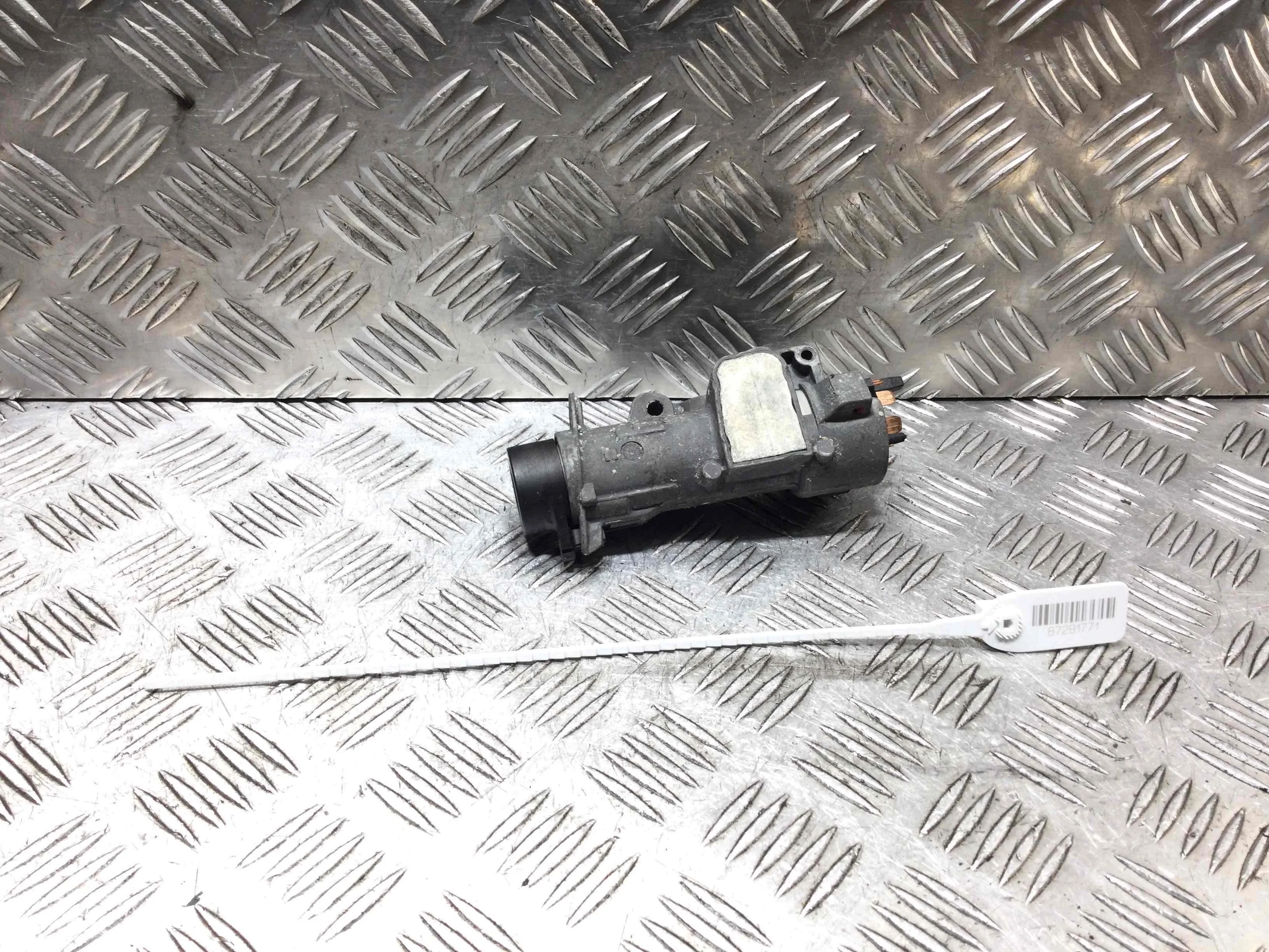 Замок зажигания Audi A6 C5/4B (1997-2004) дизель 2.5 TDI Механика Универсал