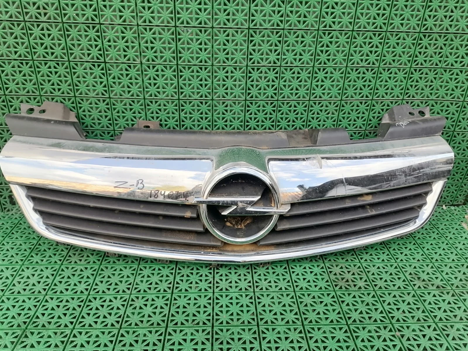 Решетка радиатора OPEL ZAFIRA B 2005- хром б/у ZAFIRA B(2005-2014)