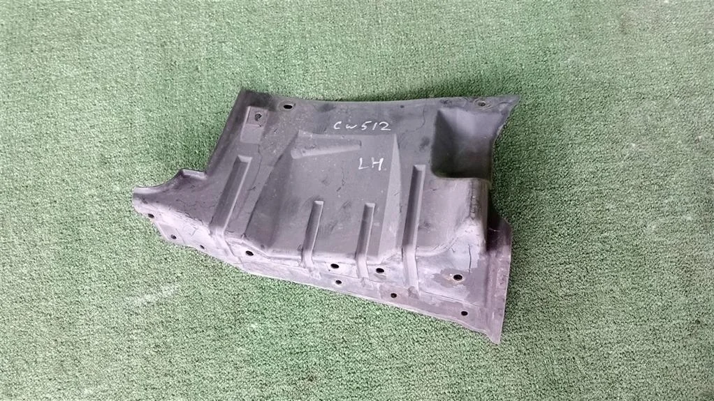 Б.у. пыльник двигателя MITSUBISHI OUTLANDER XL CW5W MITSUBISHI OUTLANDER XL CW5W