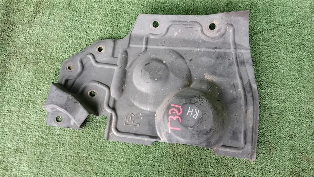 Б.у. пыльник двигателя NISSAN X-TRAIL T32 NISSAN X-TRAIL T32