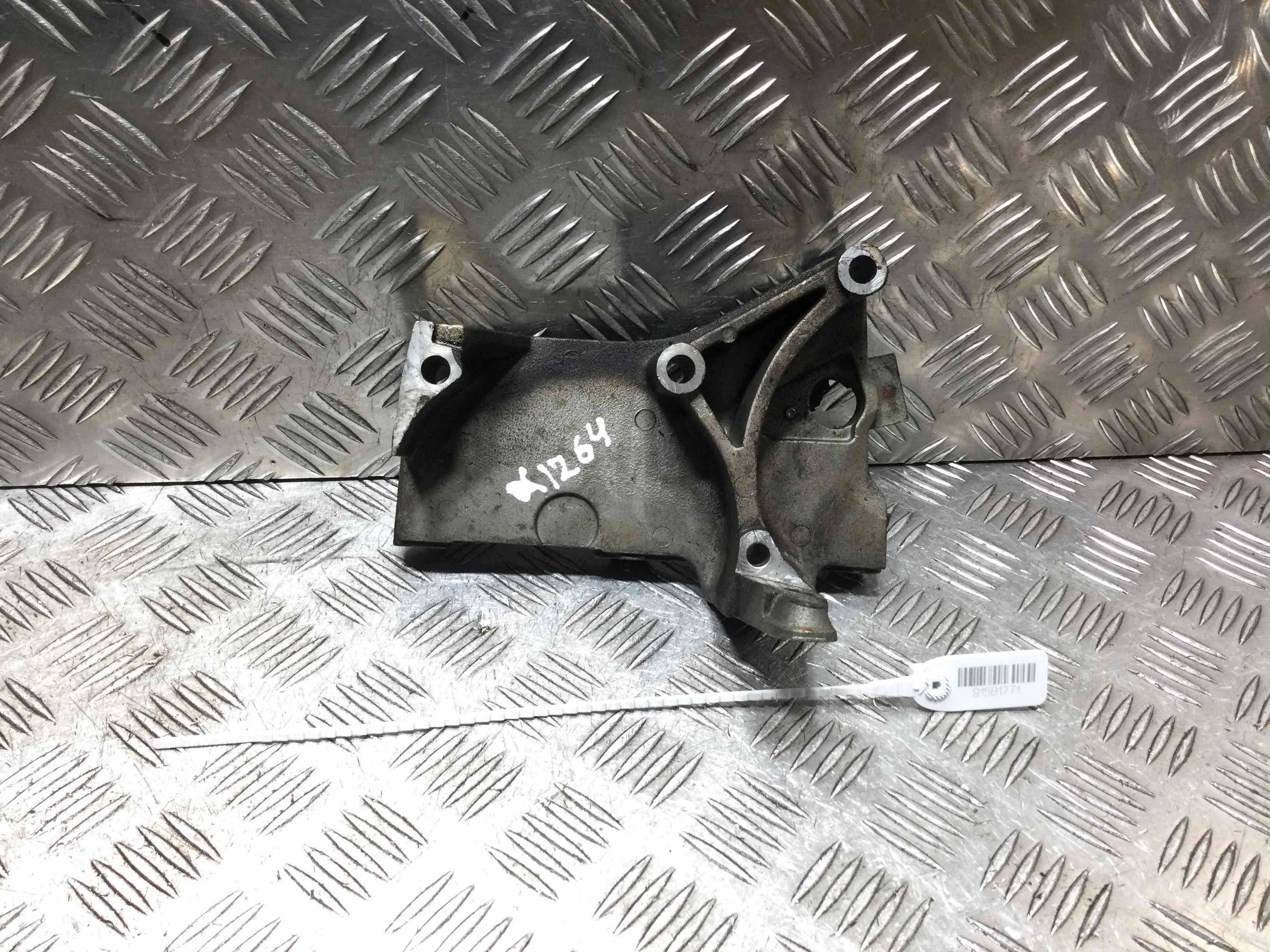 Кронштейн двигателя Renault Megane 3 поколение (2009-2014) дизель 1.5 DCI Механика