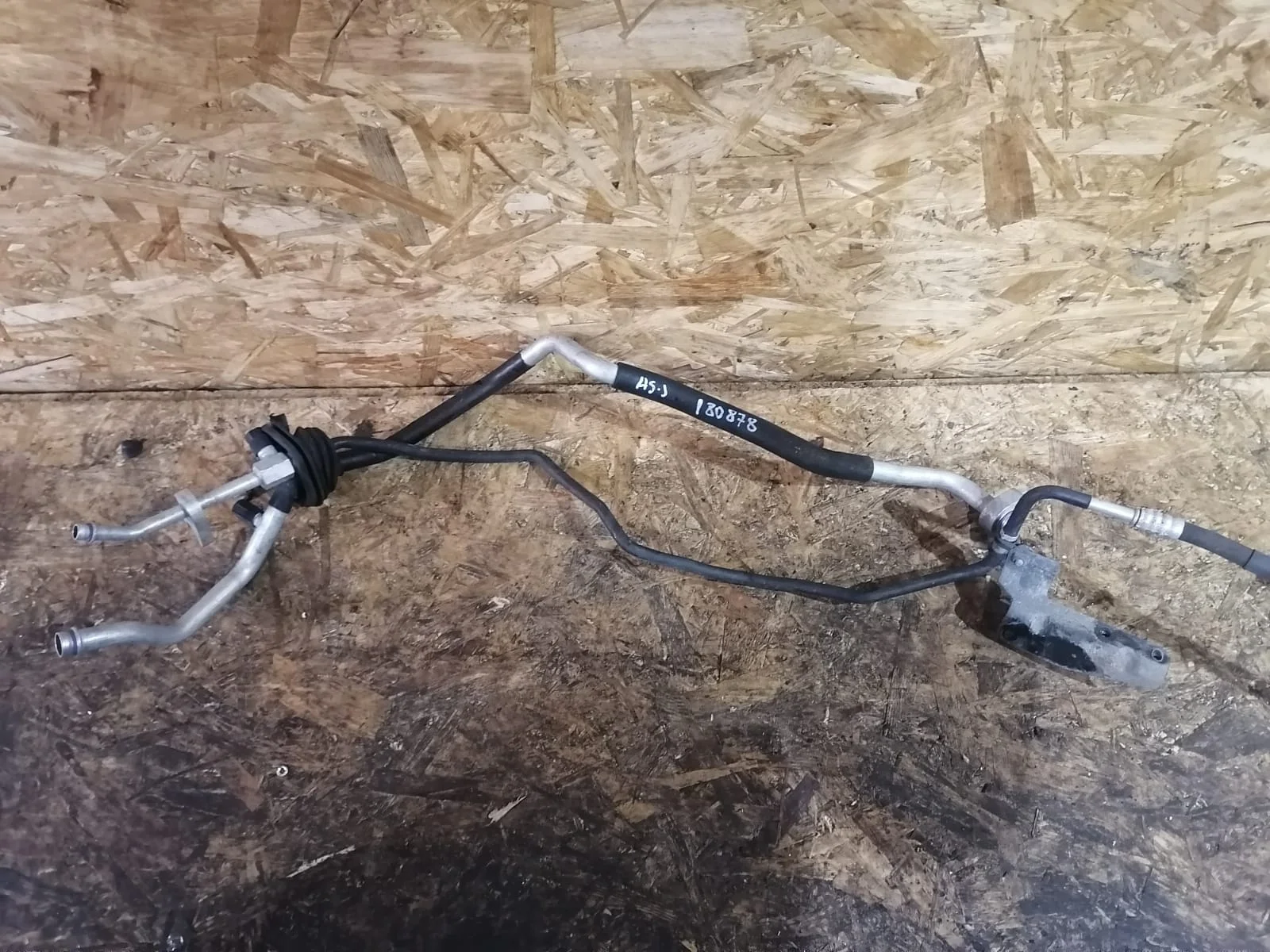 Шланг, трубка кондиционера, хладогента OPEL ASTRA J 2010- верхняя короткая б/у ASTRA J(2009-2017)