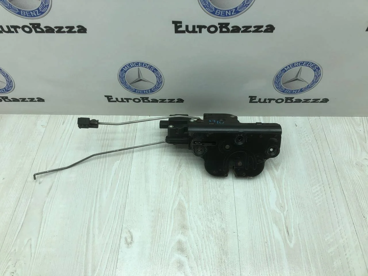 Замок крышки багажника Mercedes W639