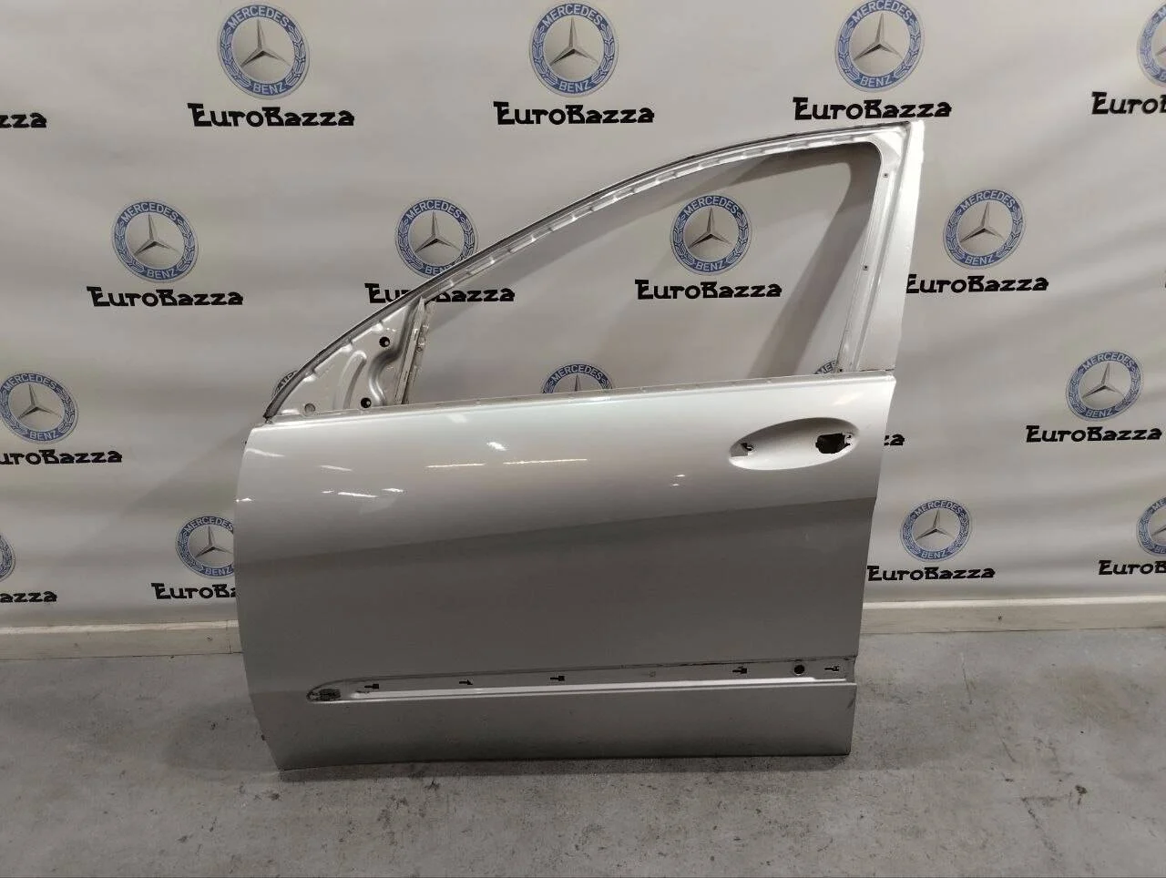 Дверь передняя левая Mercedes W251