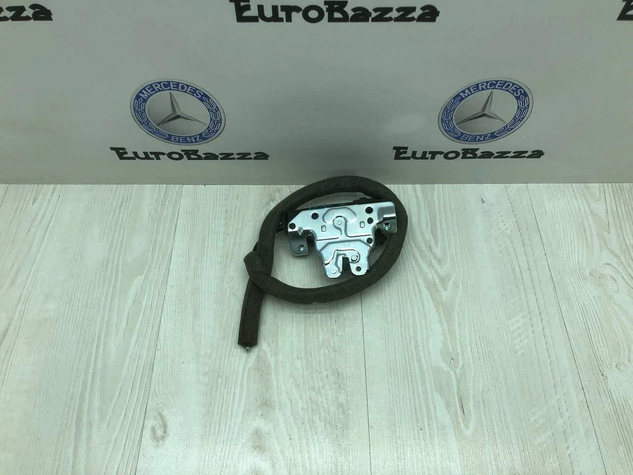 Замок крышки багажника Mercedes R172