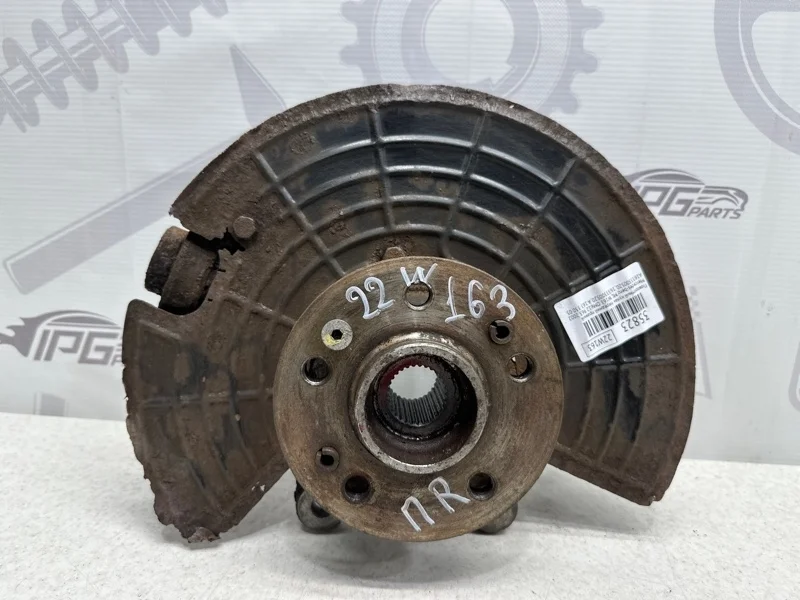 Поворотный кулак передний правый Mercedes-benz ML 2002 W163