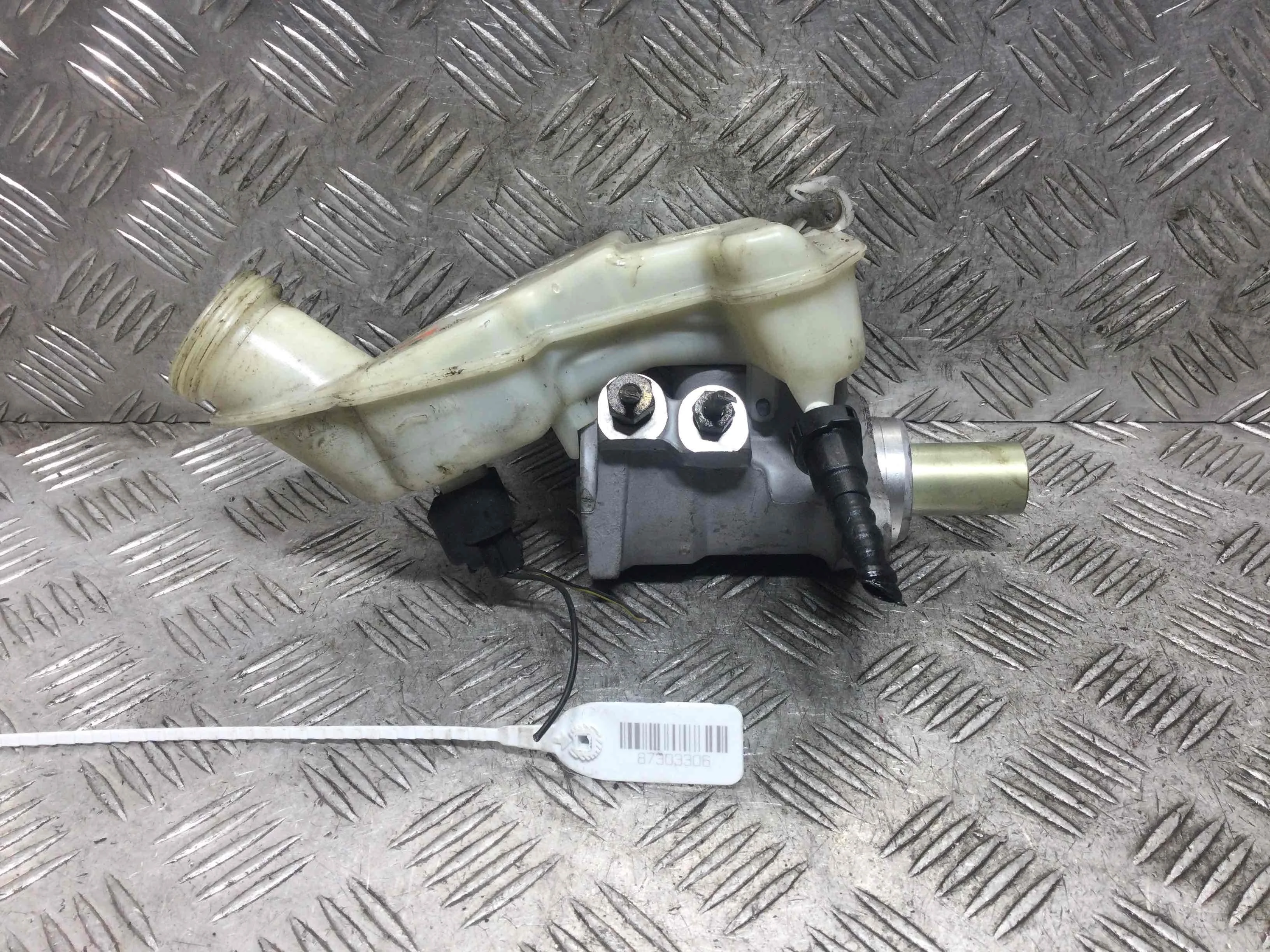 Цилиндр тормозной главный Ford Fiesta 5 поколение (2001-2007) бензин 1.4 i Механика Х/б