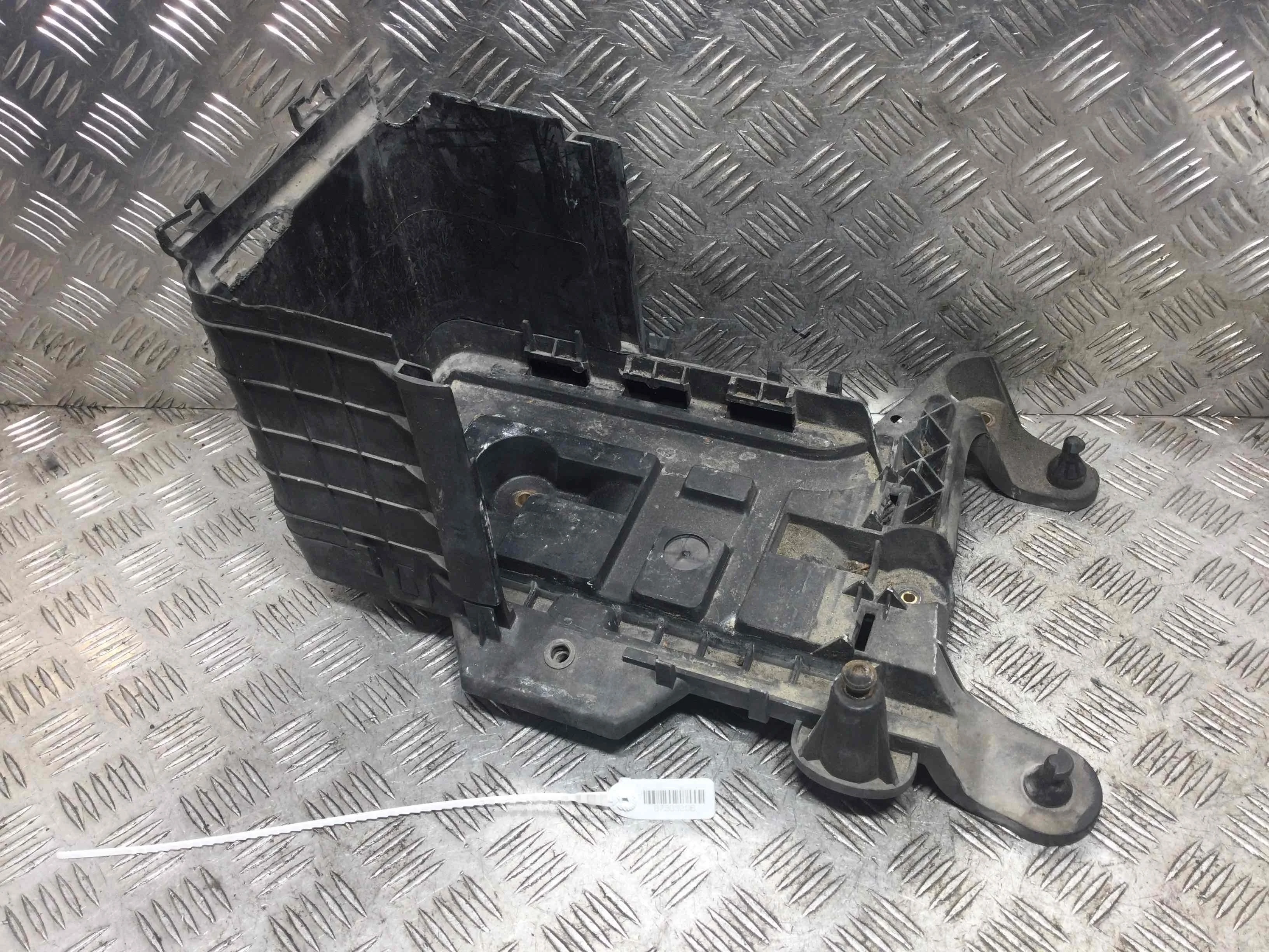 Полка аккумулятора Volkswagen Caddy 3 поколение (2004-2010) дизель 1.9 TDI Механика Фургон