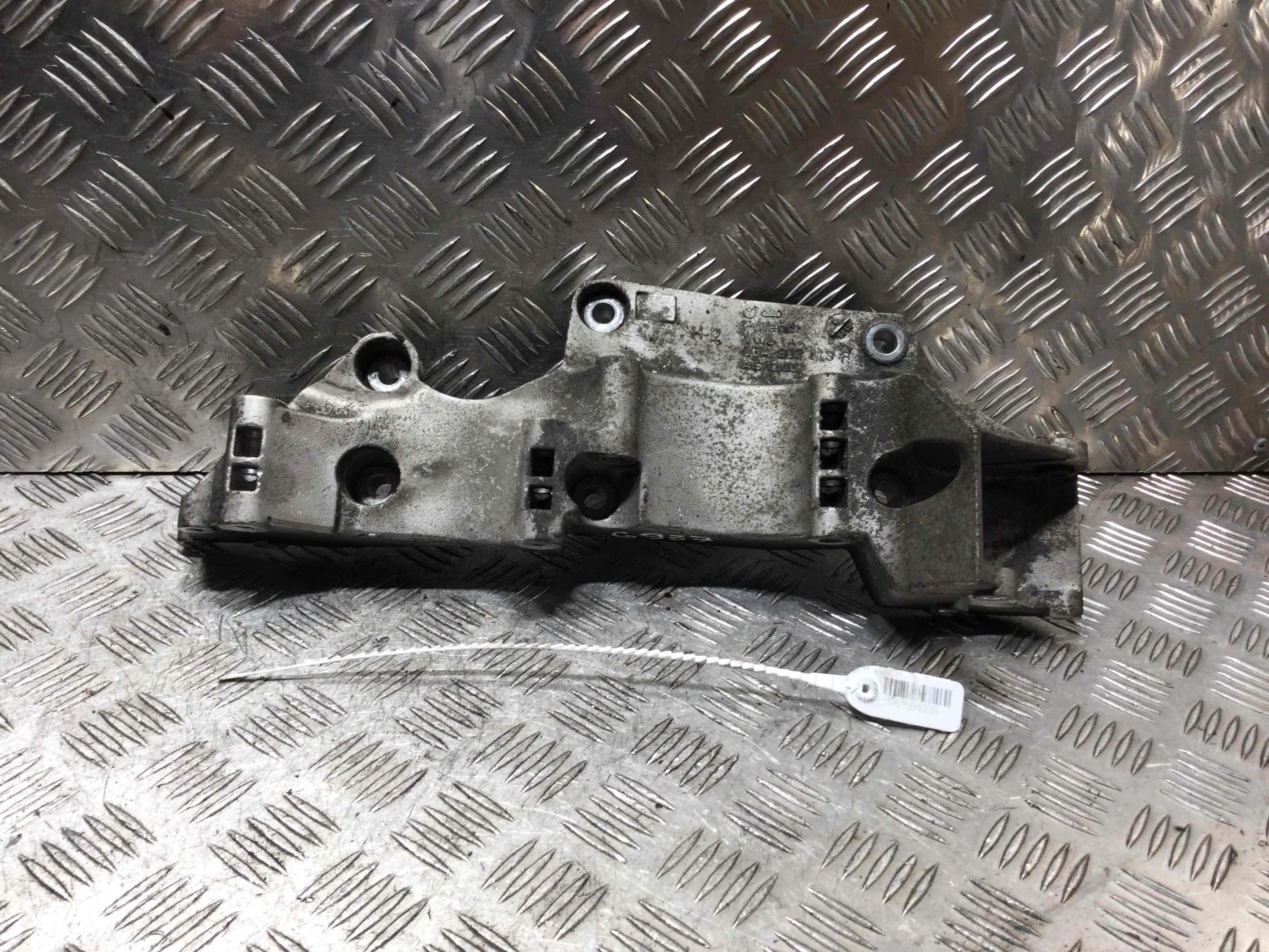 Кронштейн двигателя Volkswagen Golf 4 поколение (1997-2004) бензин 2.0 i Механика Х/б