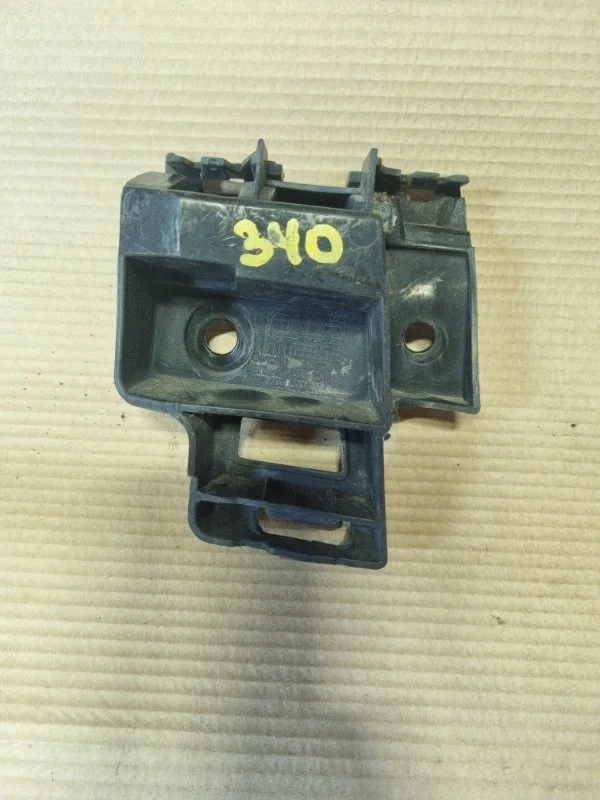 Кронштейн бампера Volkswagen Golf 2011 5K1