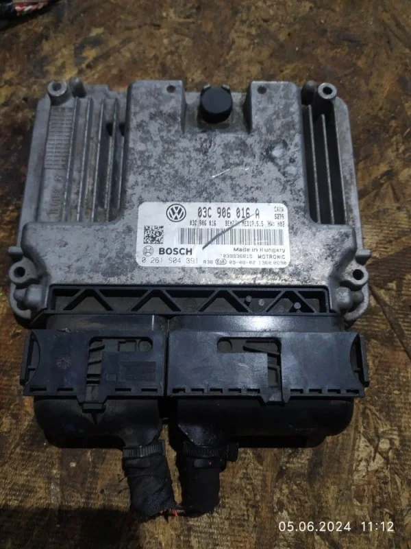 Блок управления двигателя Volkswagen Golf 2011 5K1