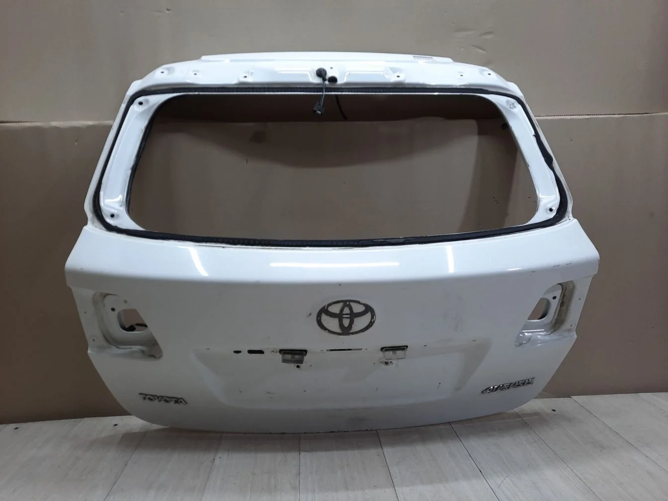 Дверь багажника для Toyota Avensis T27 2008-2018