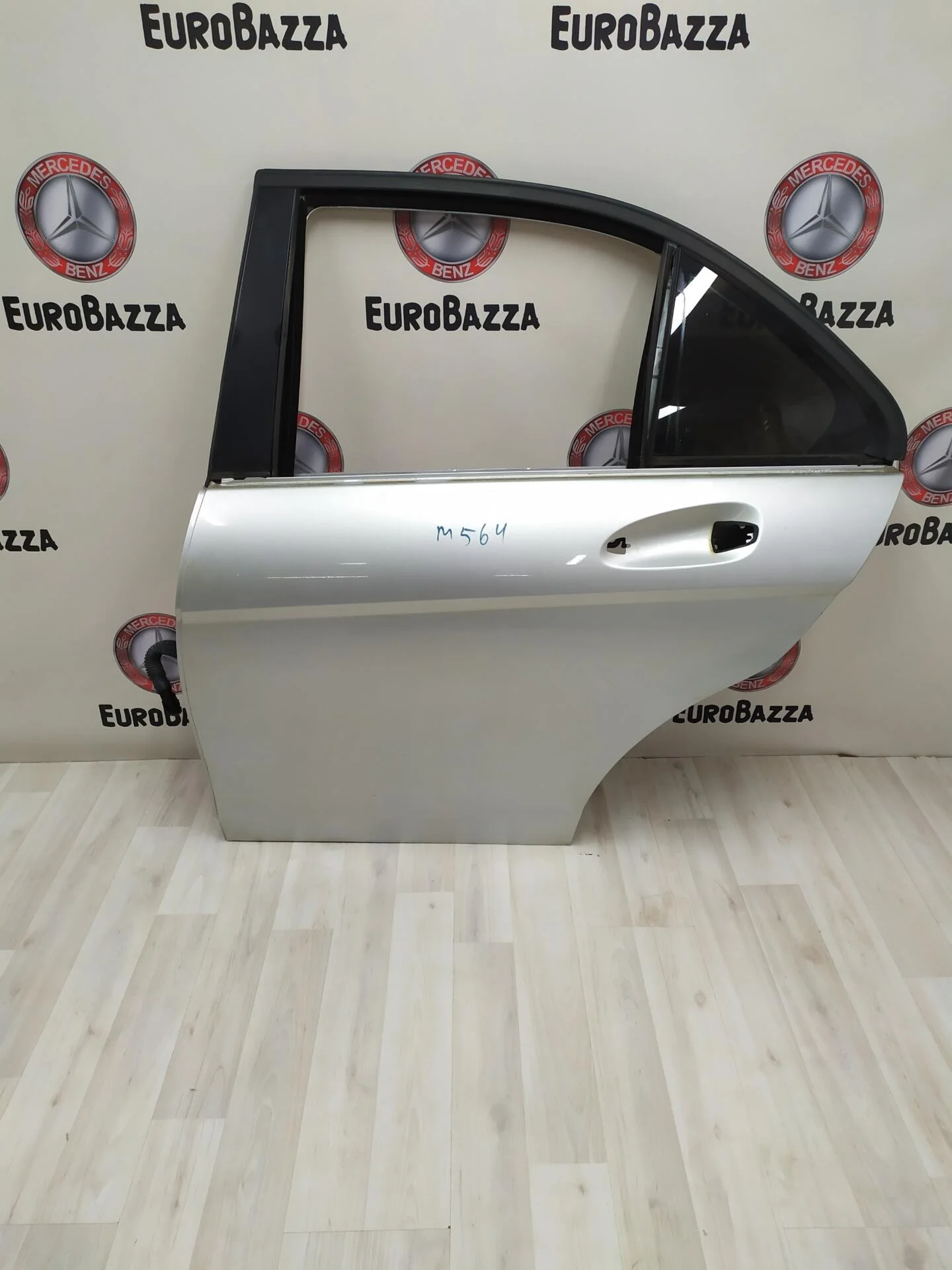 Дверь задняя левая Mercedes W204