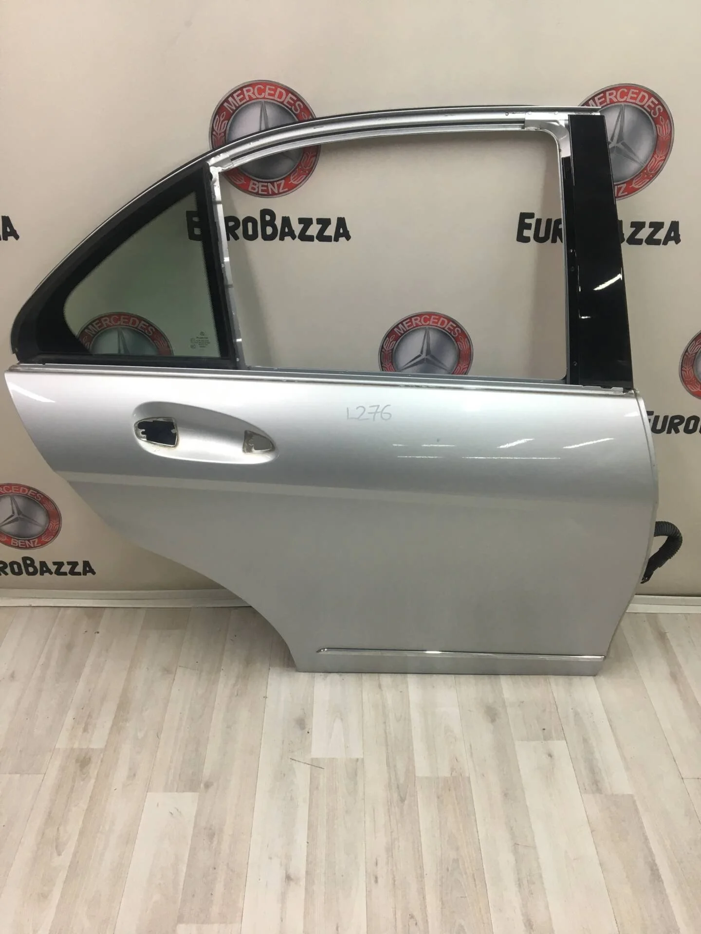 Дверь задняя правая Mercedes W204