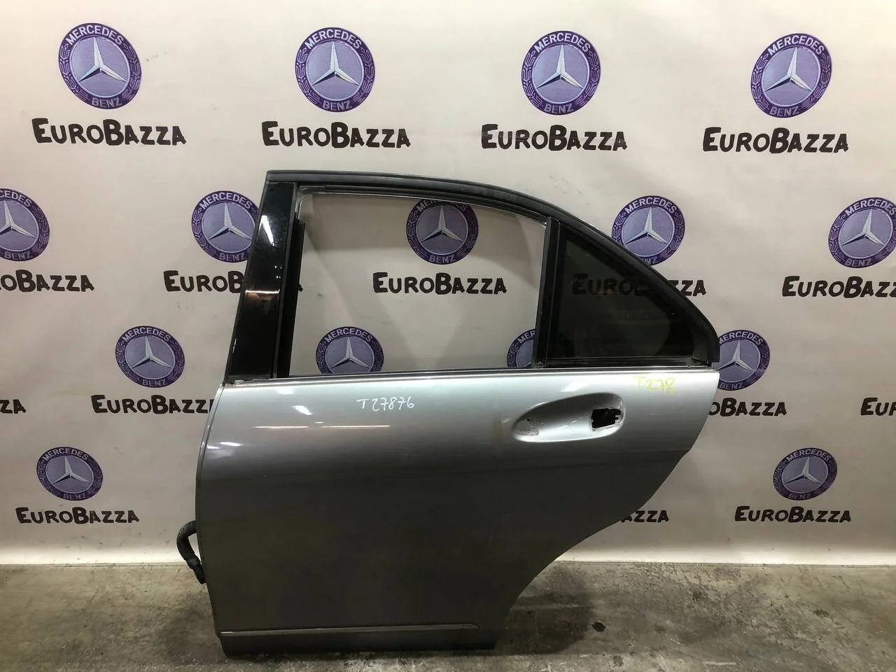 Дверь задняя левая Mercedes W204