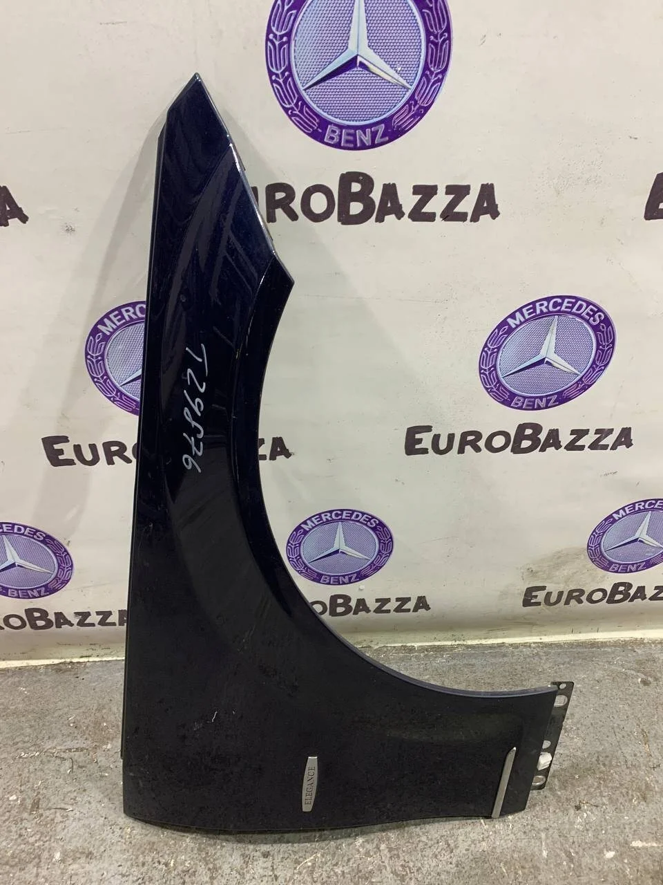 Крыло переднее правое Mercedes W204