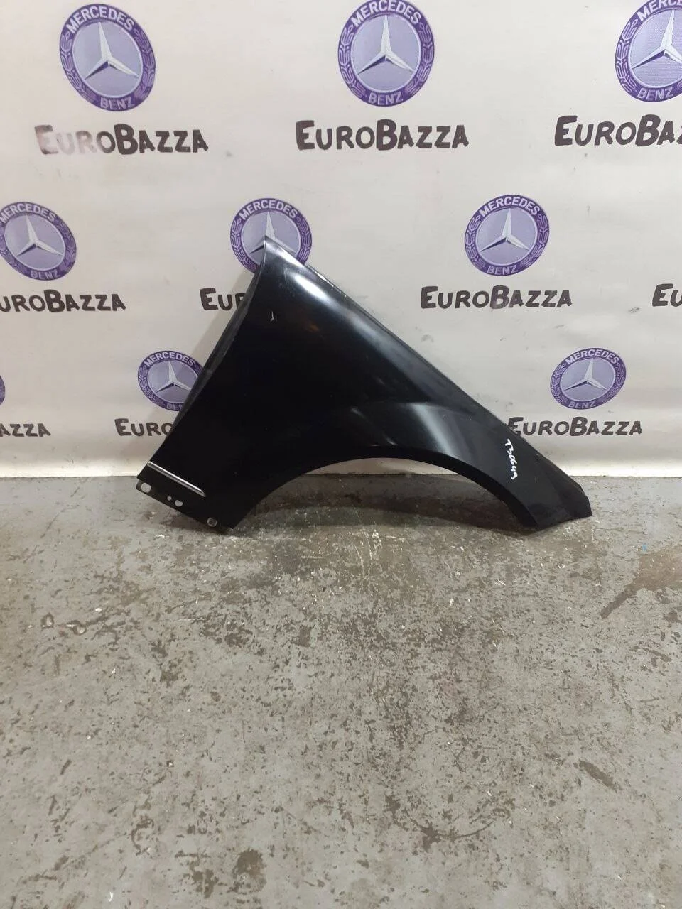 Крыло переднее правое Mercedes W204