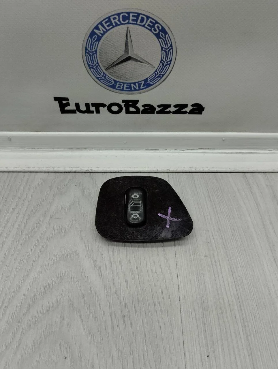 Кнопка стеклоподъемника задняя Mercedes W210