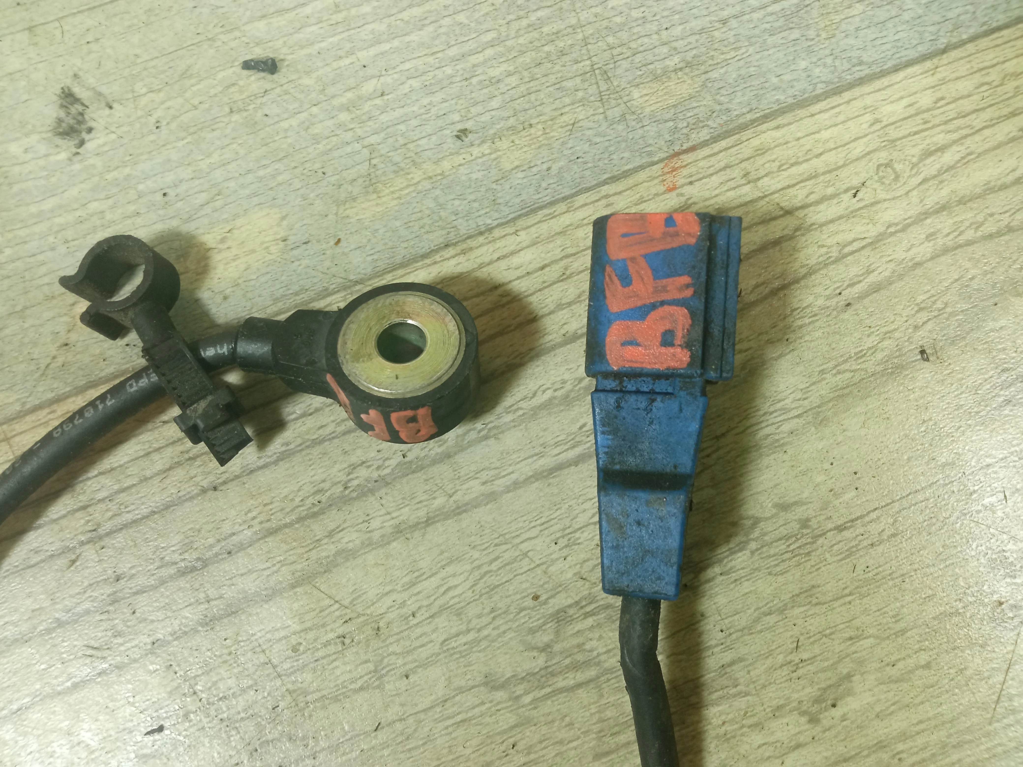 Датчик детонации VAG 1.8T Audi A4 A6 VW Passat Superb