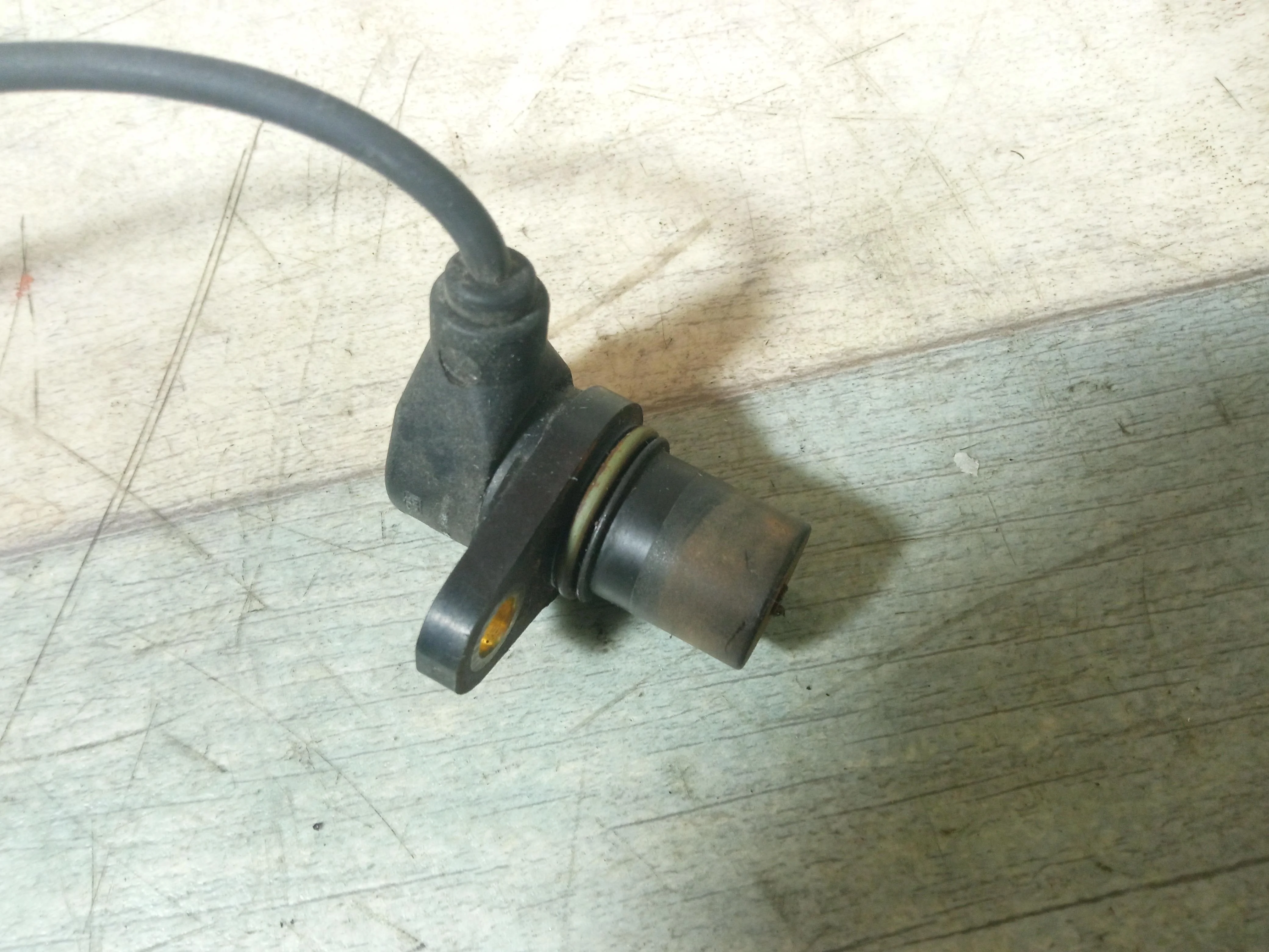 Датчик положения коленвала Audi A4 A6 A8 VW Passat