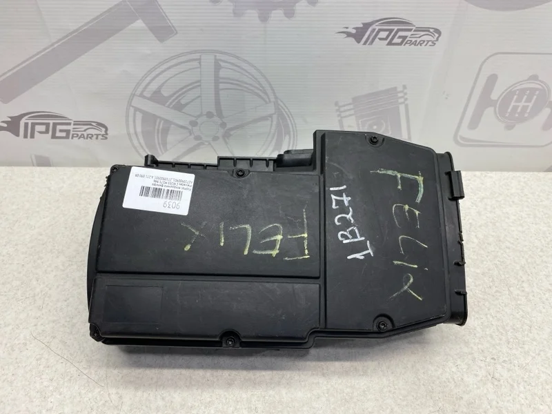 Корпус воздушного фильтра Mercedes-benz W203