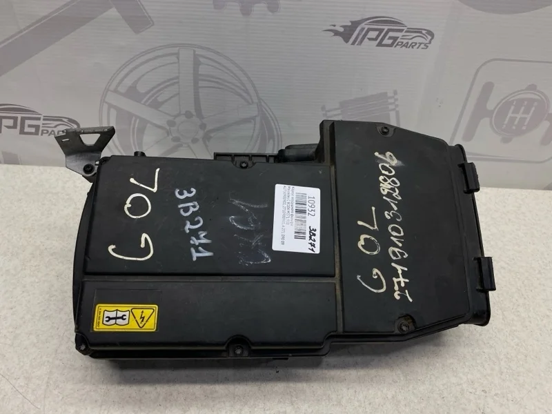 Корпус воздушного фильтра Mercedes-benz W204