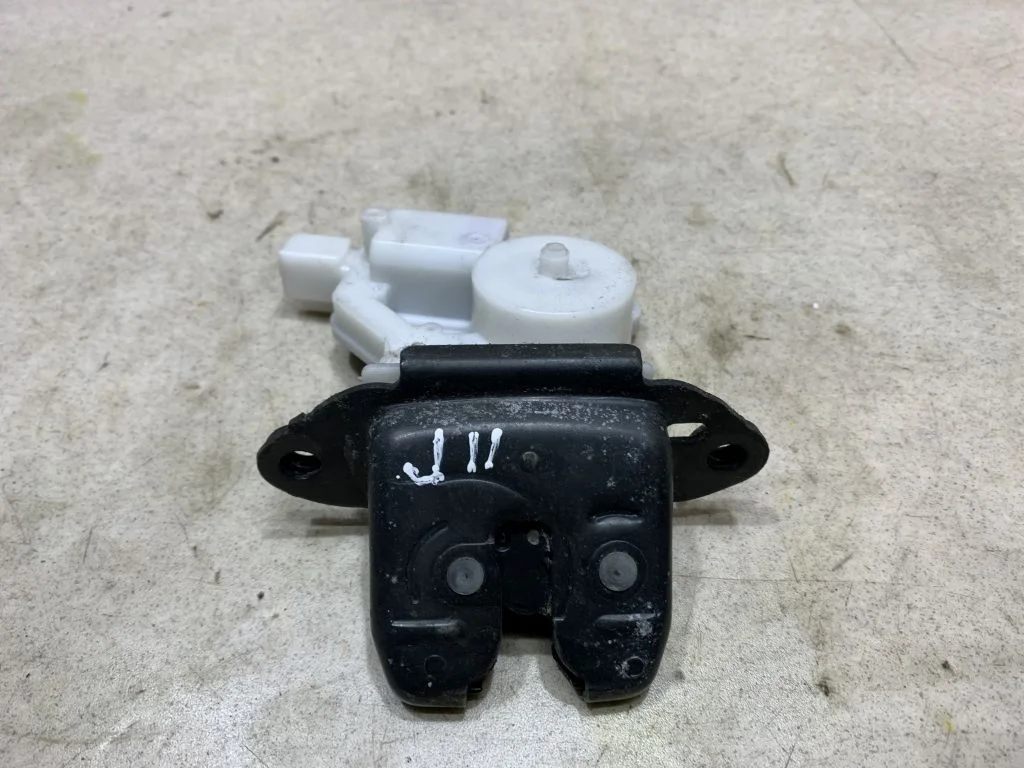Замок багажника Nissan Qashqai J11 2017