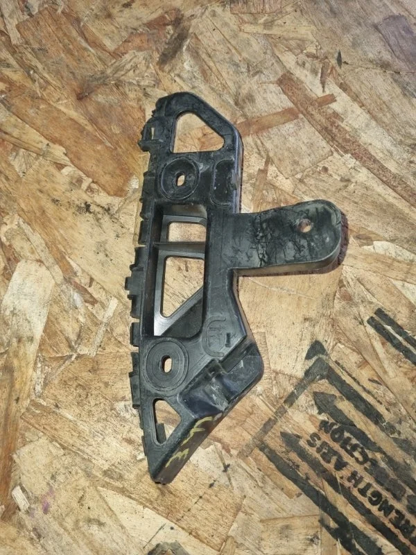 Кронштейн бампера Volkswagen Touran 2012 1T3