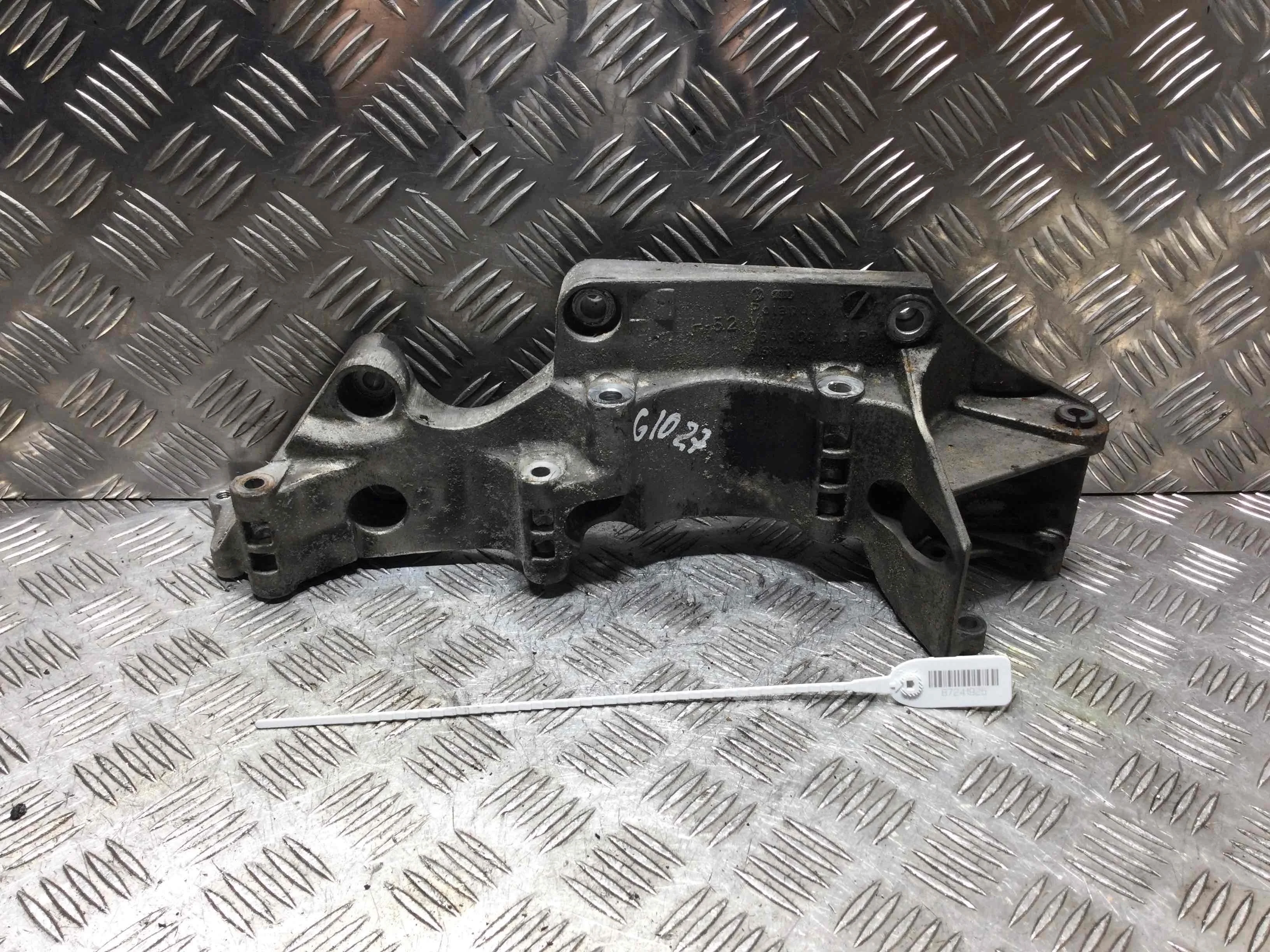 Кронштейн двигателя Volkswagen Golf 4 поколение (1997-2004) бензин 1.6 i Автомат Х/б