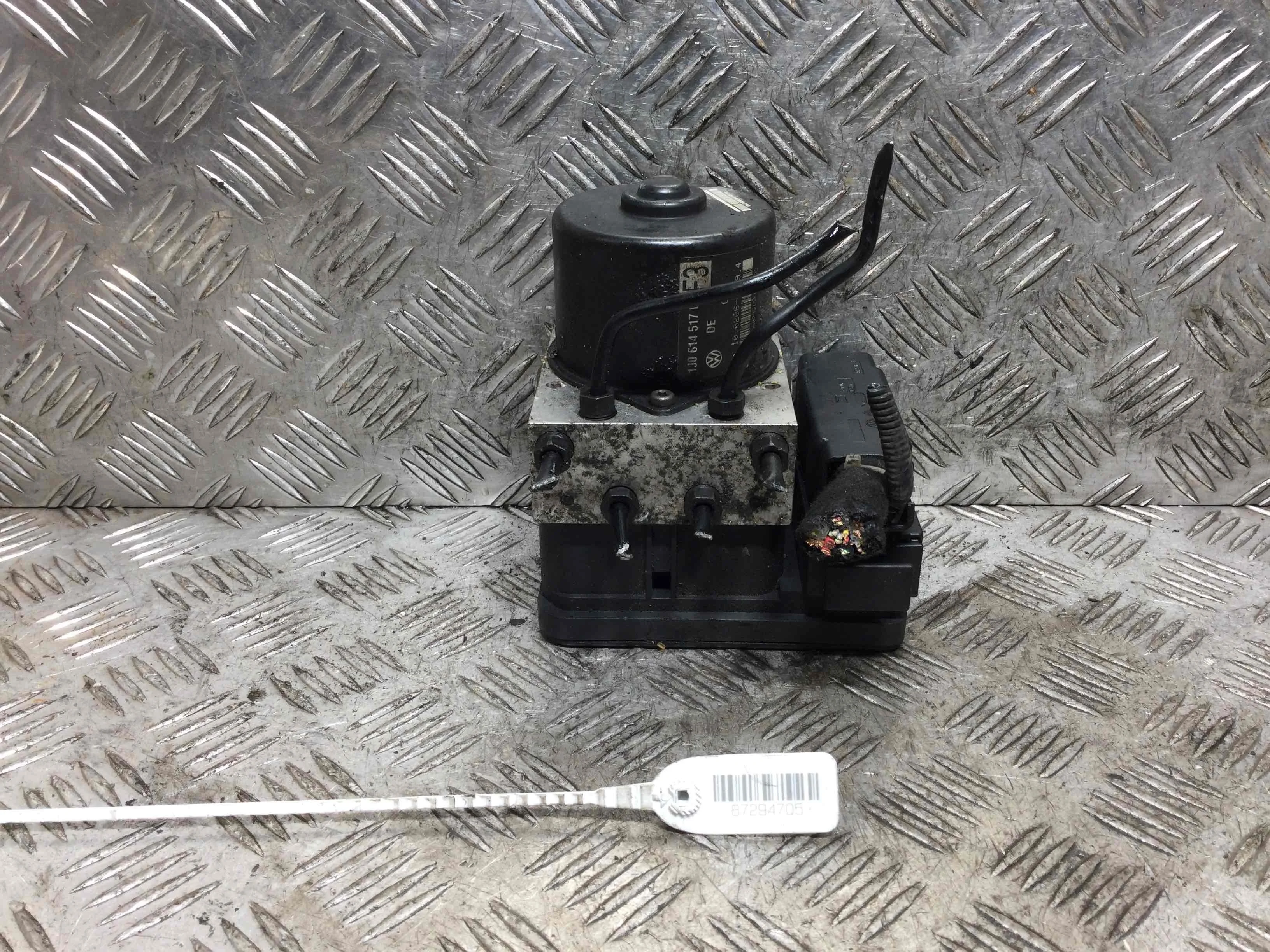 Блок ABS Volkswagen Bora Bora (1J) 1998 - 2005 бензин 1.6 i Механика Седан