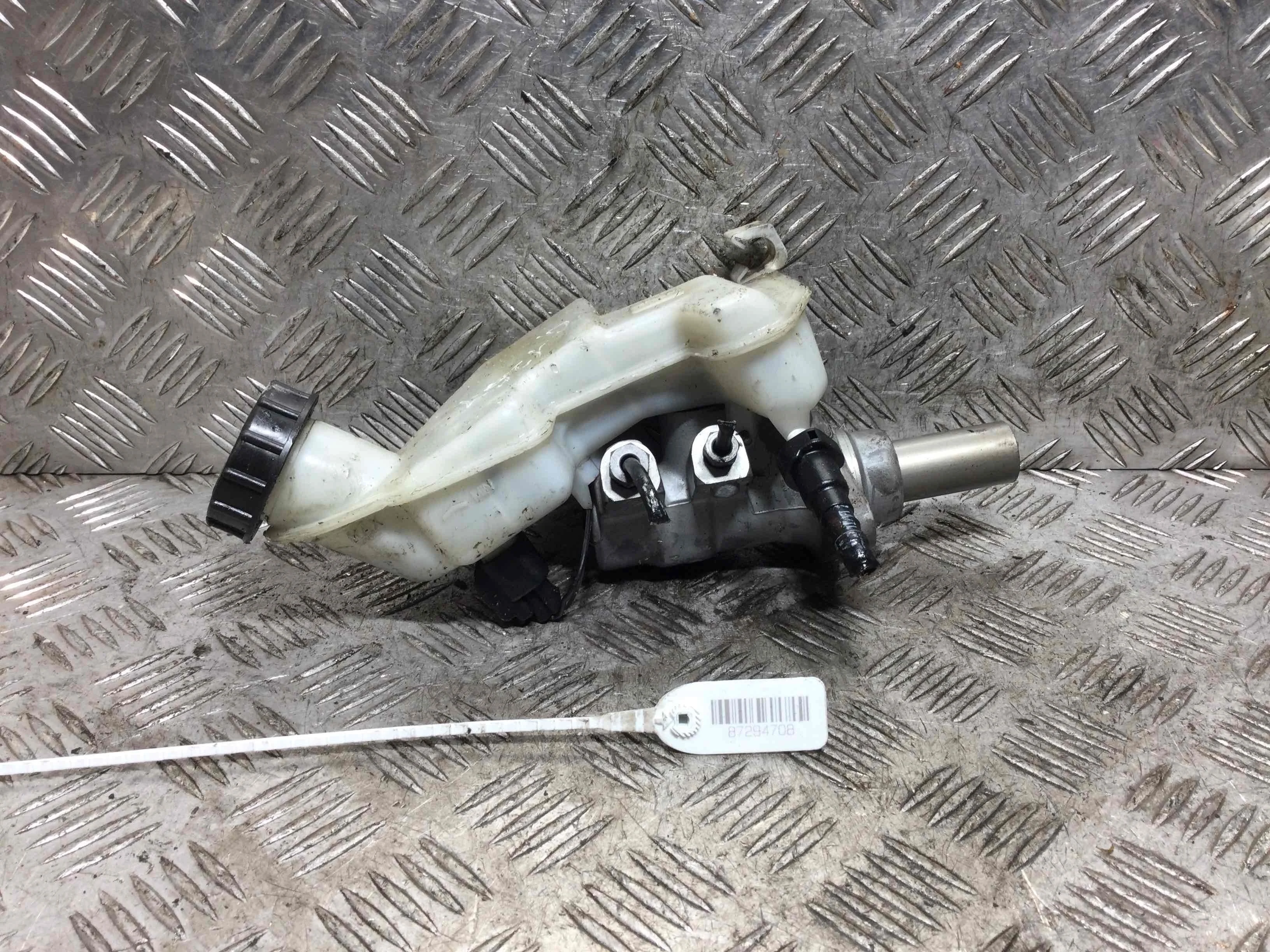 Цилиндр тормозной главный Ford Fiesta 5 поколение (2001-2007) бензин 1.4 i Механика Х/б