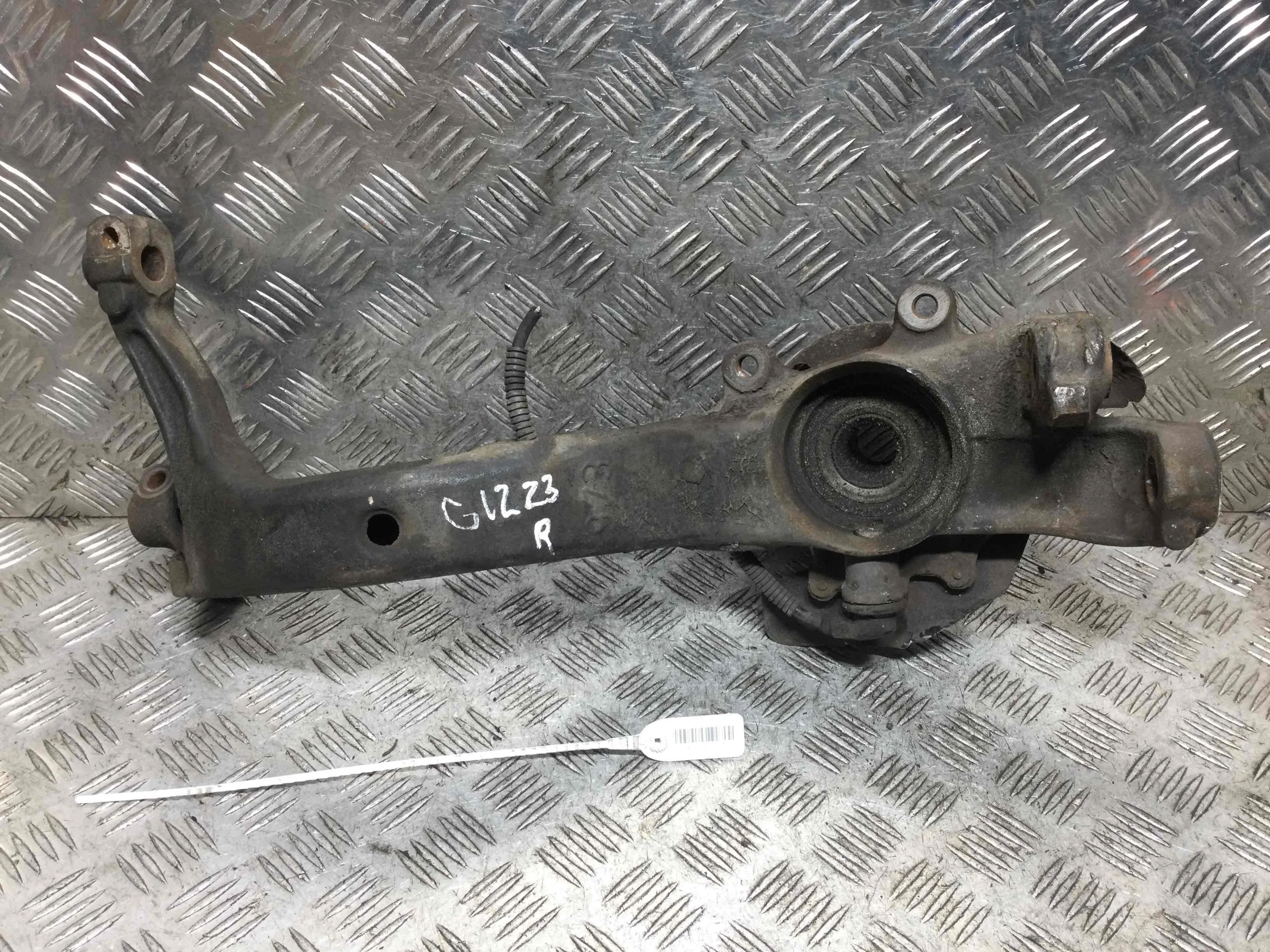 Ступица передняя правая Audi A4 B5 (1994-1999) бензин 1.6 i Механика Седан