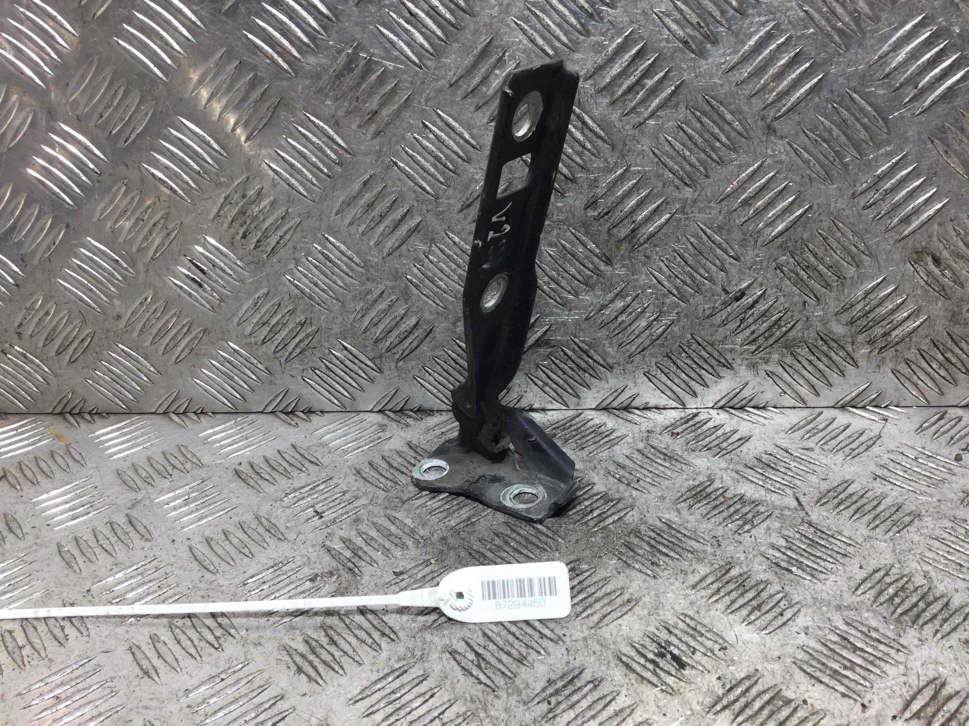 Петля капота левая Volkswagen Bora Bora (1J) 1998 - 2005 бензин 2.0 i Механика Универсал