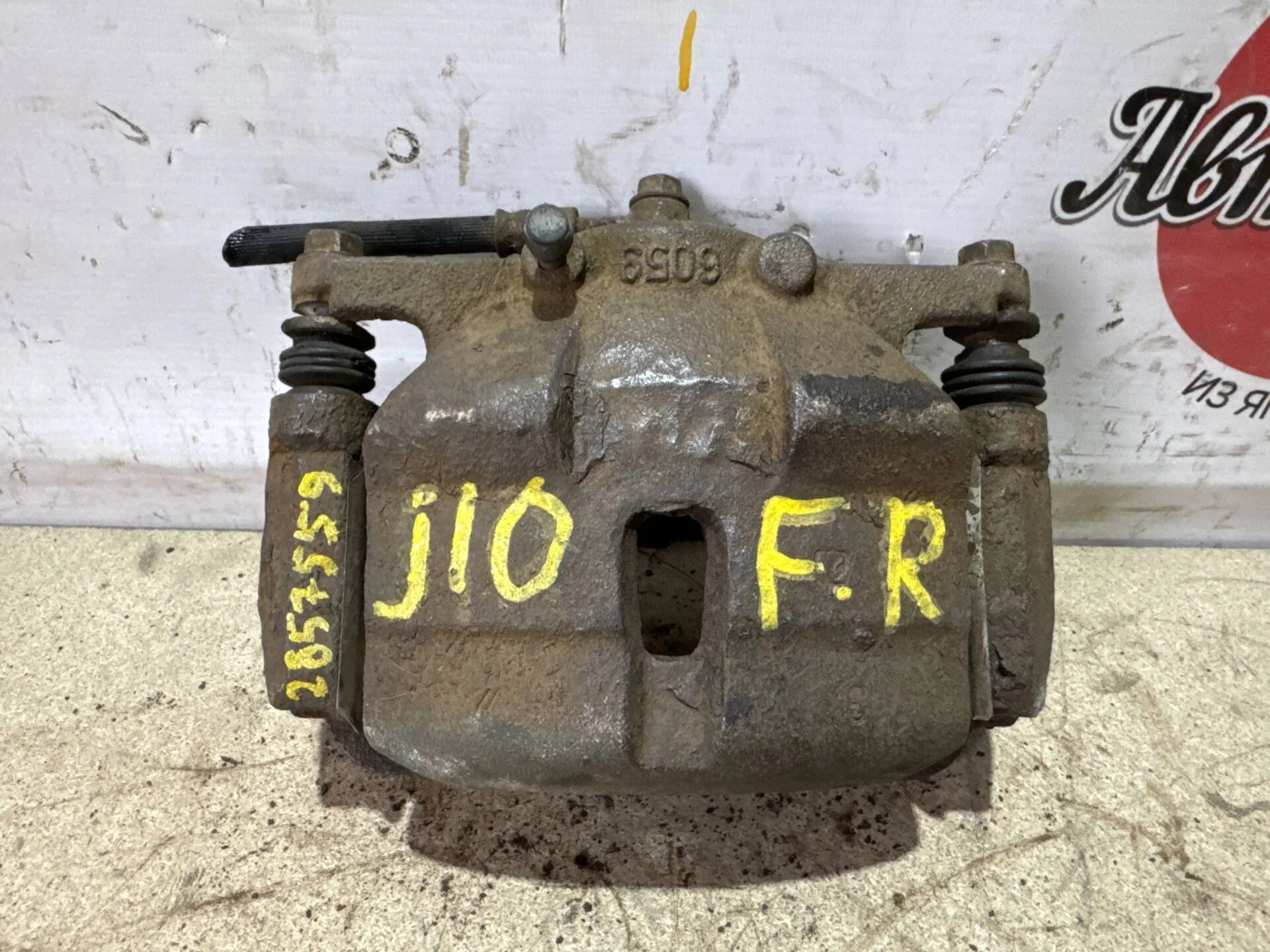 Суппорт передний правый Nissan Qashqai J10