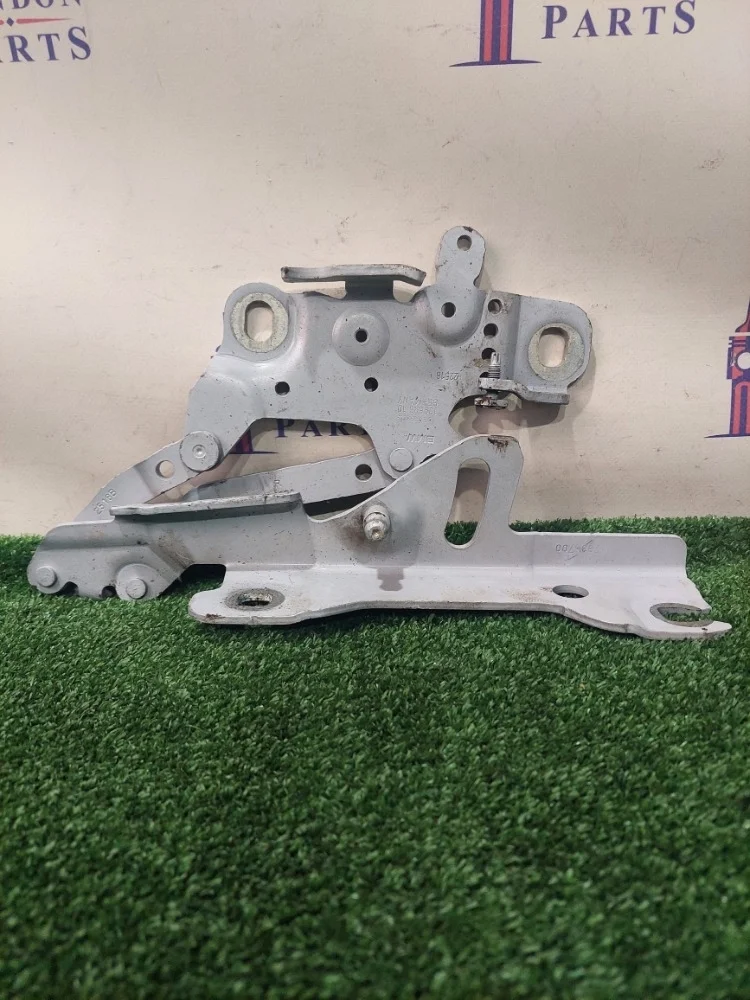 Петля капота BMW F32