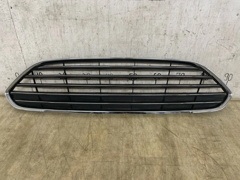 Решетка радиатора FORD FIESTA 6 2015 2016 2017 1778257