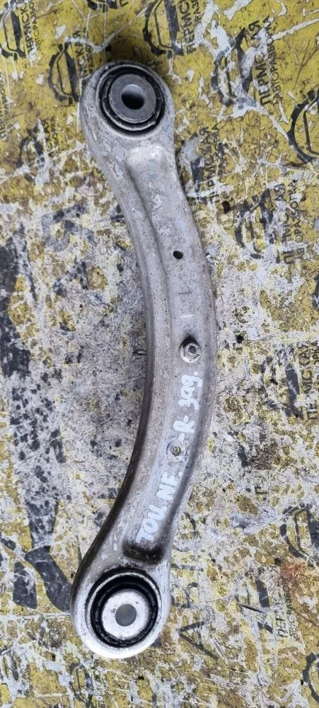 Рычаг задний верхний правый VW Touareg 2010-2018