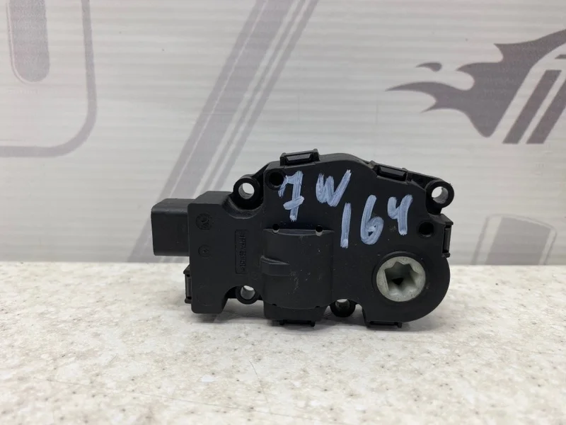 Моторчик заслонки печки Mercedes-benz W164