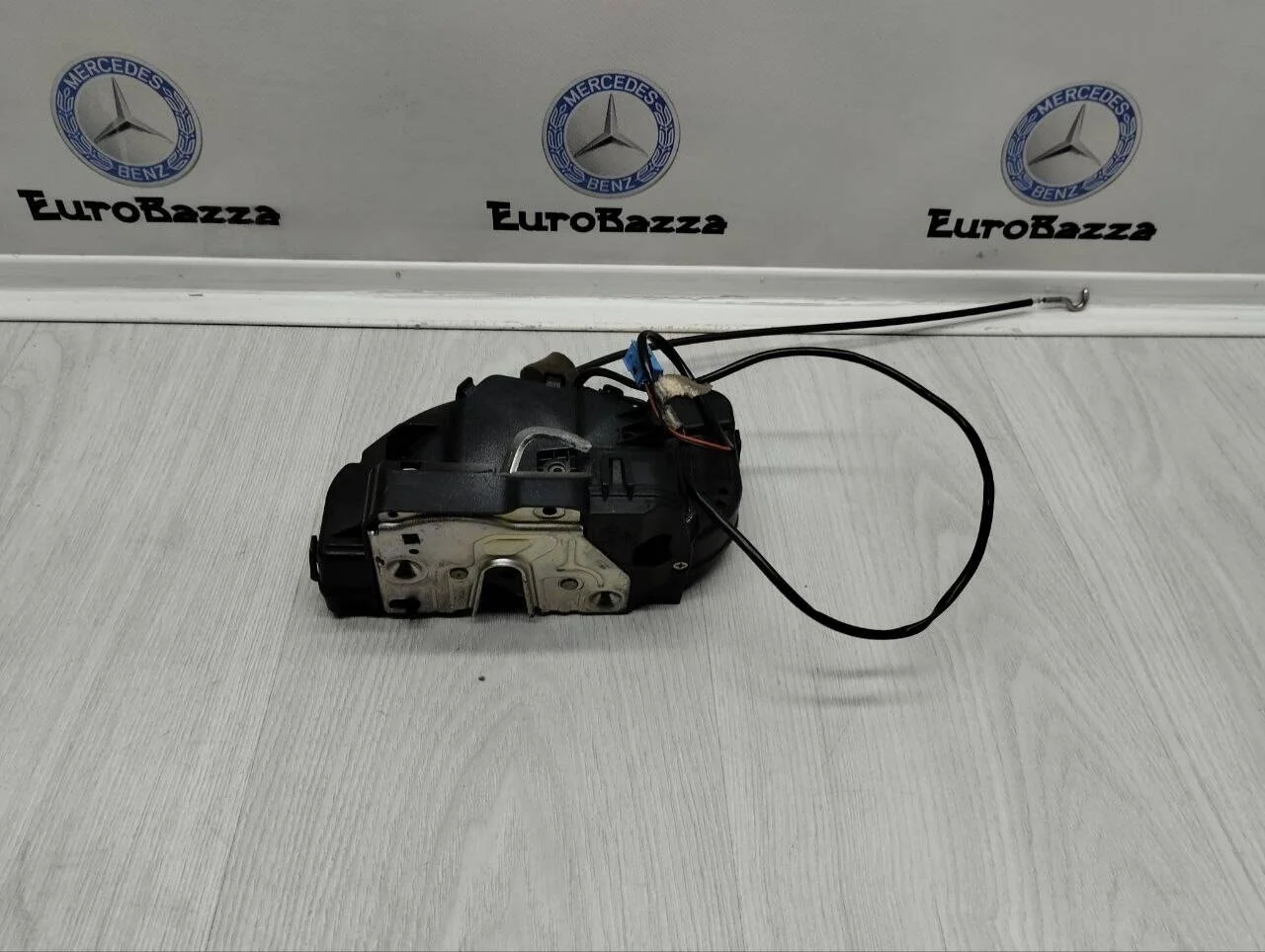 Замок задней правой двери Mercedes W219