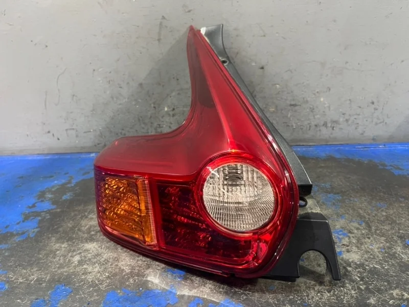 Фонарь Nissan Juke F15