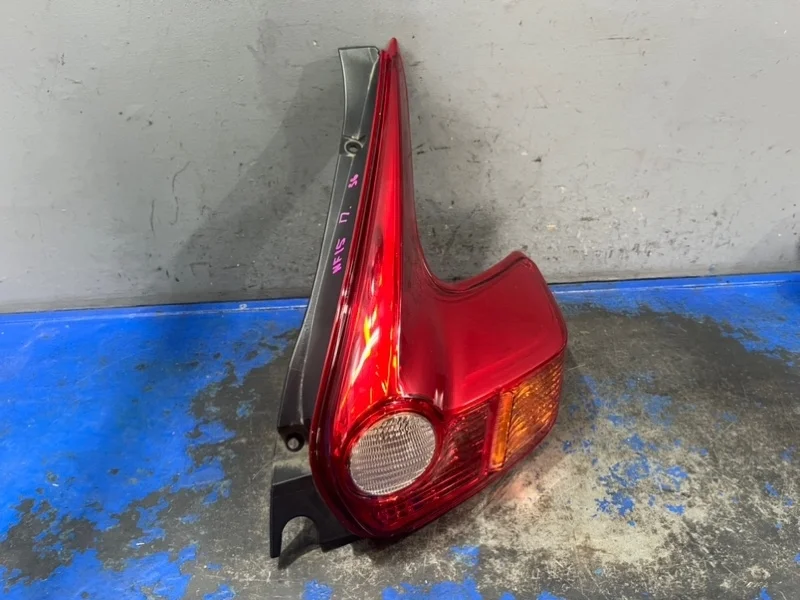 Фонарь Nissan Juke F15