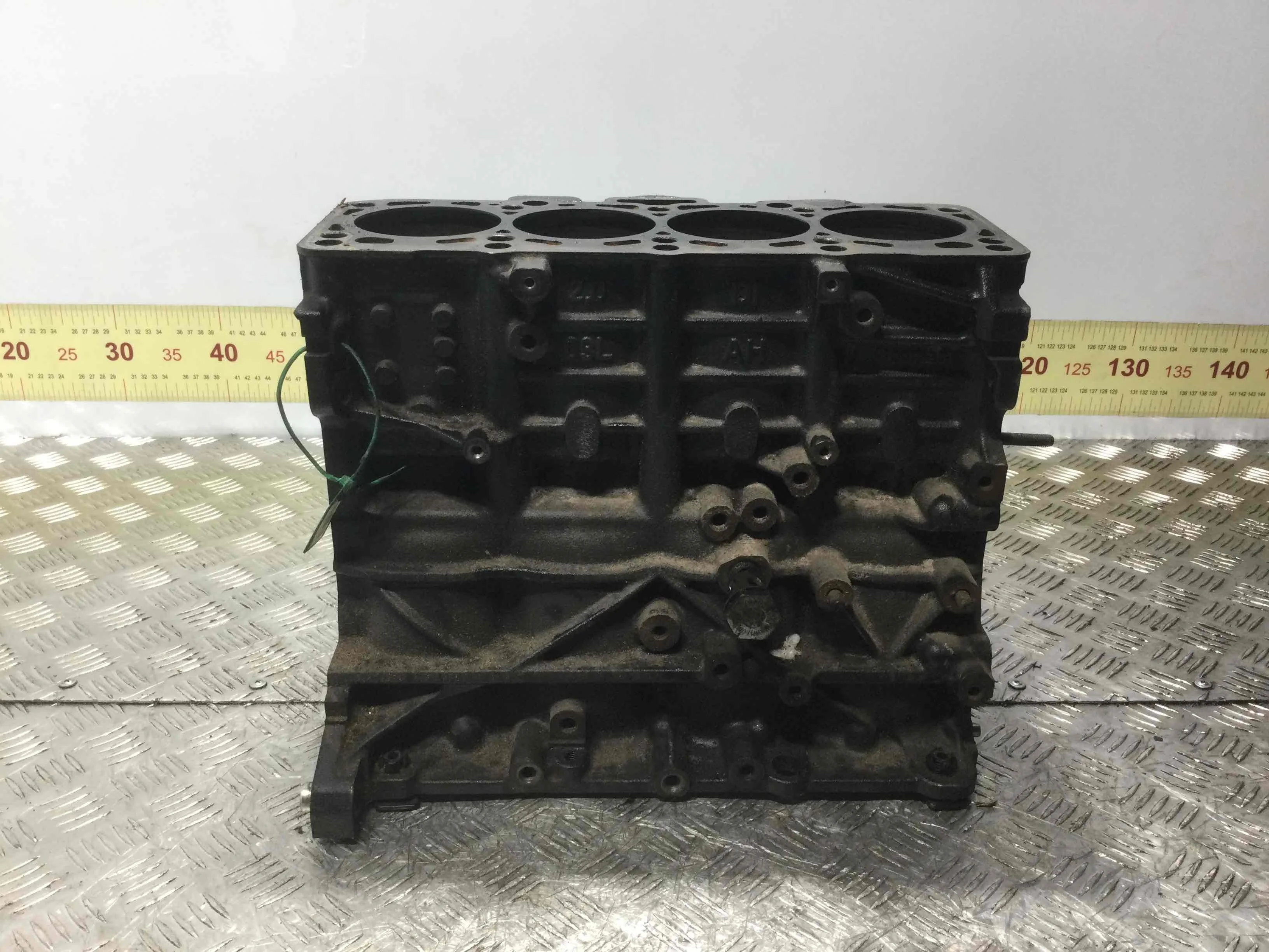 Блок цилиндров Volkswagen Golf 6 поколение (2008-2015) дизель 2.0  Механика Х/б