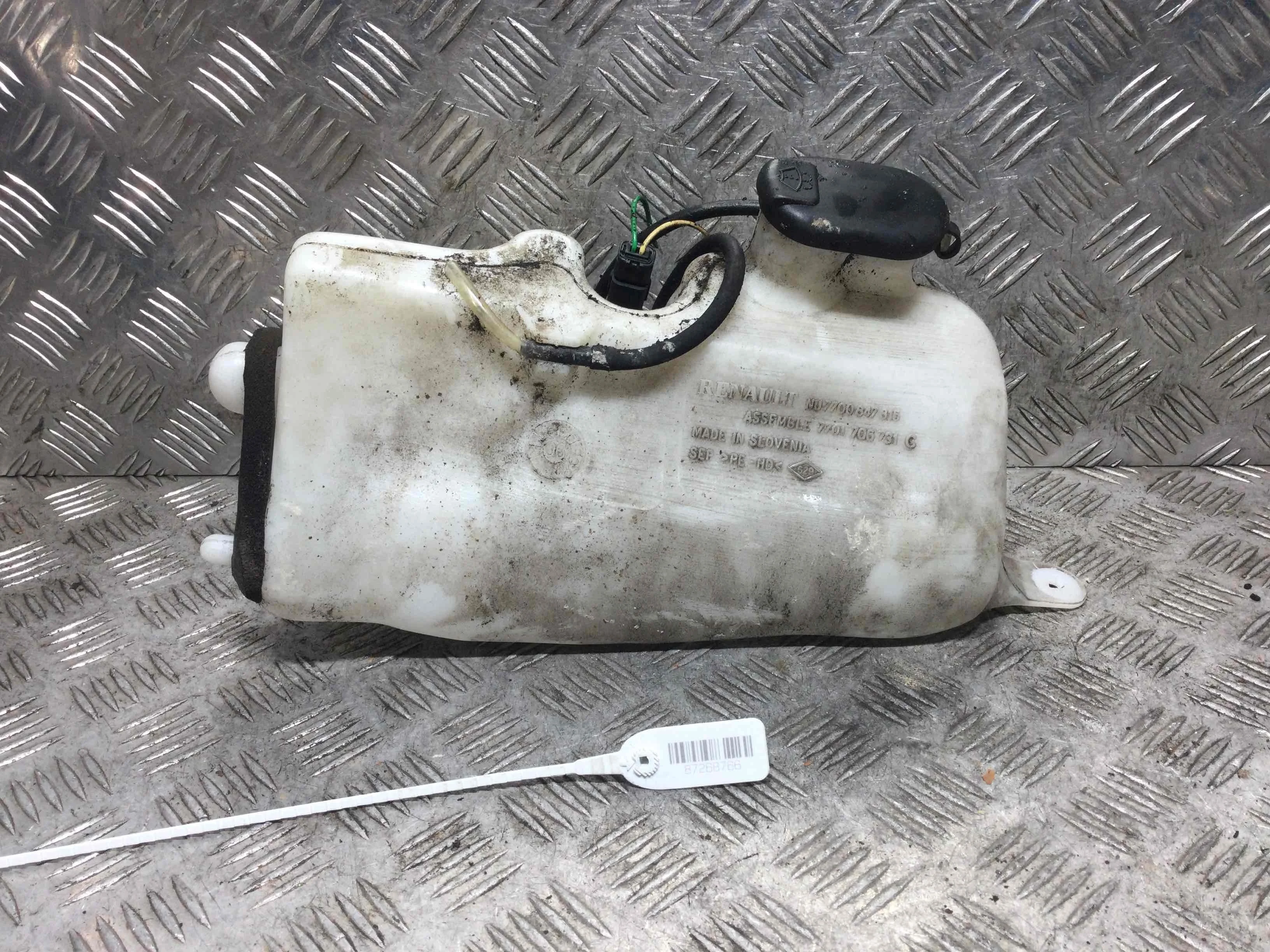 Бачок омывателя Renault Clio 2 поколение [рестайлинг] (2001-2005) бензин 1.2 i Механика Х/б