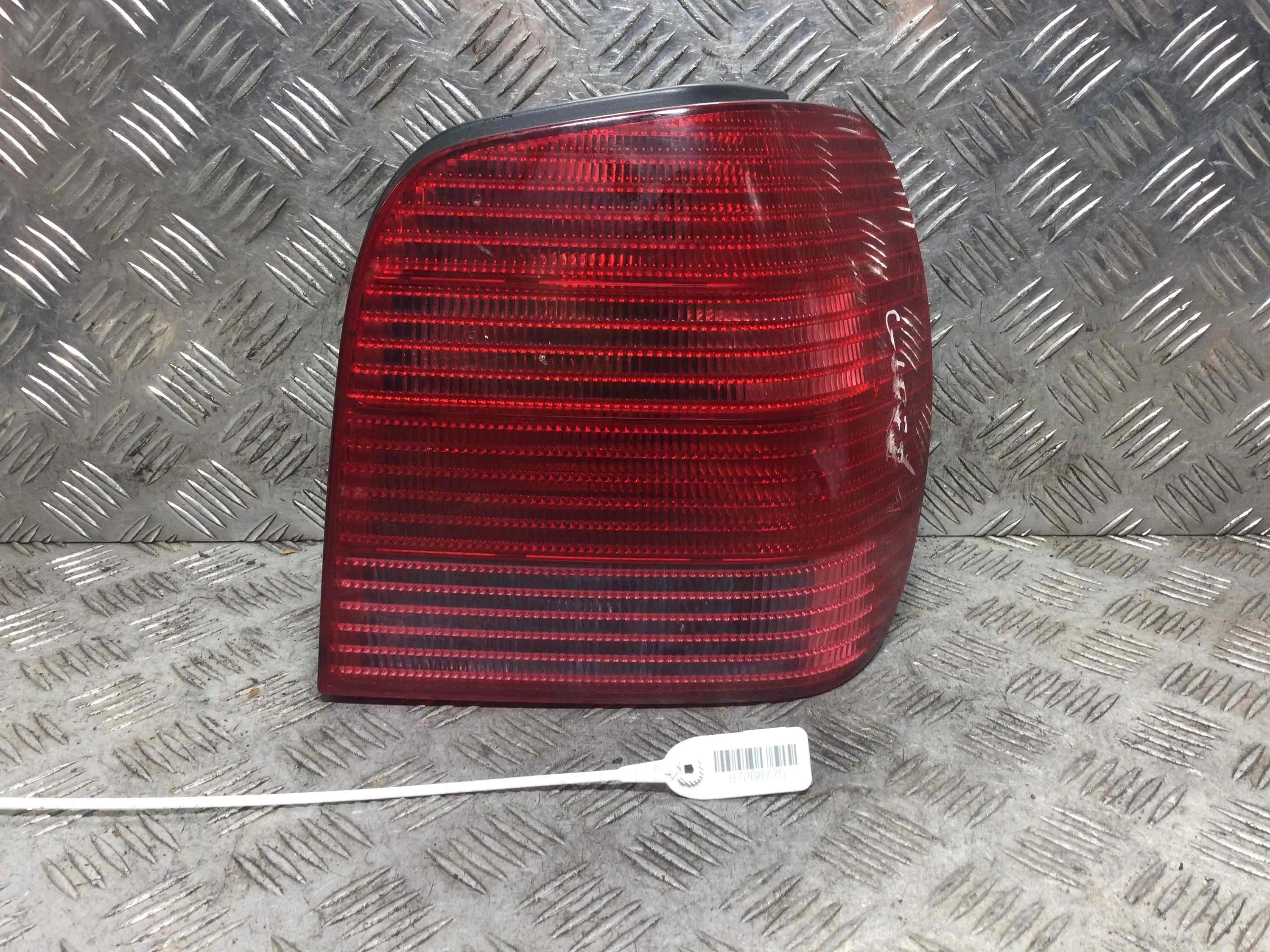 Фонарь задний правый Volkswagen Polo 4 поколение (2001-2005) бензин 1.4 i Механика Х/б