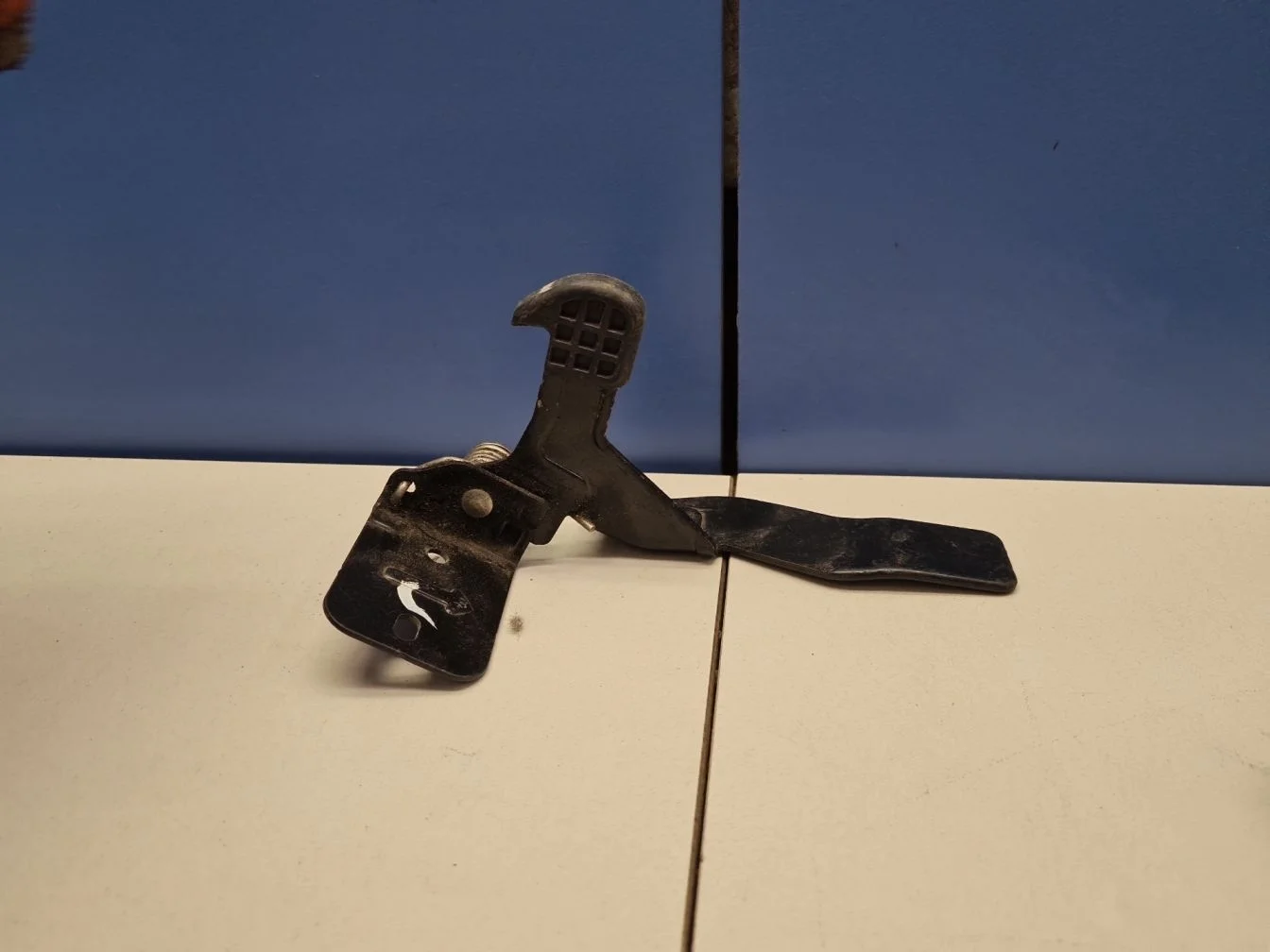 Крючок капота для Nissan Qashqai J11E 2014-