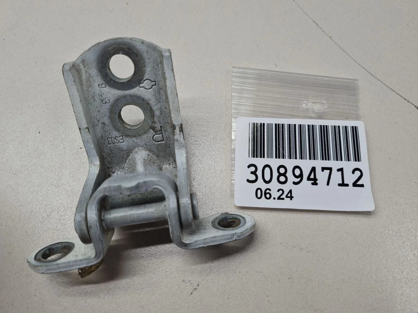 Петля двери передней правой нижняя для Nissan Qashqai J11E 2014-