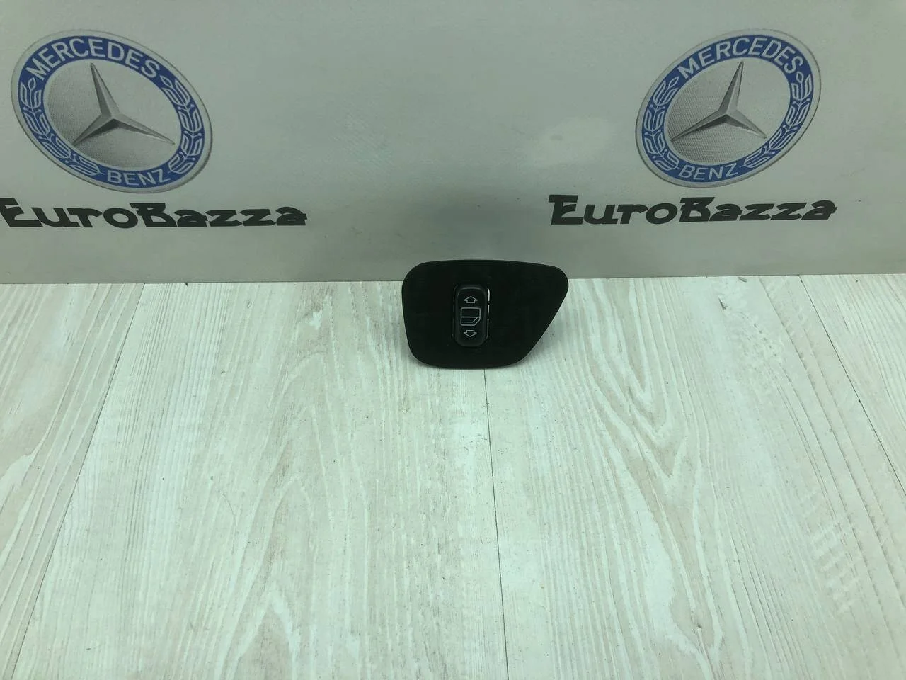Кнопка стеклоподъемника задняя левая Mercedes W210